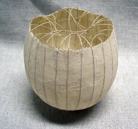BALL/BOWL (paper bowl with strings)